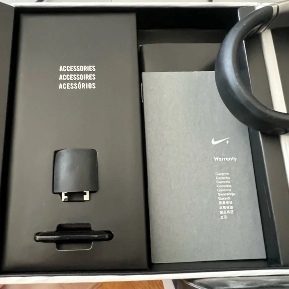 SOLD Nike+ Fuelband Black ML mens womens - Picture 3 of 6